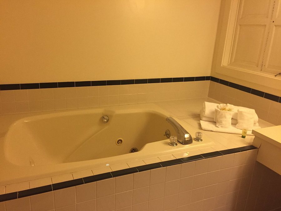 Snowy Owl Inn — Bathroom