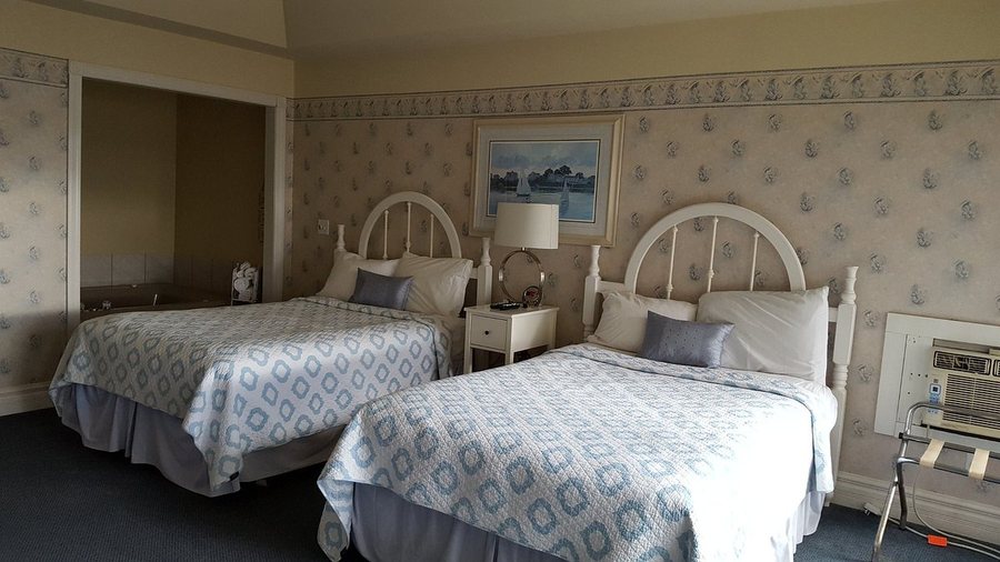 Snug Harbor Inn — Guest room