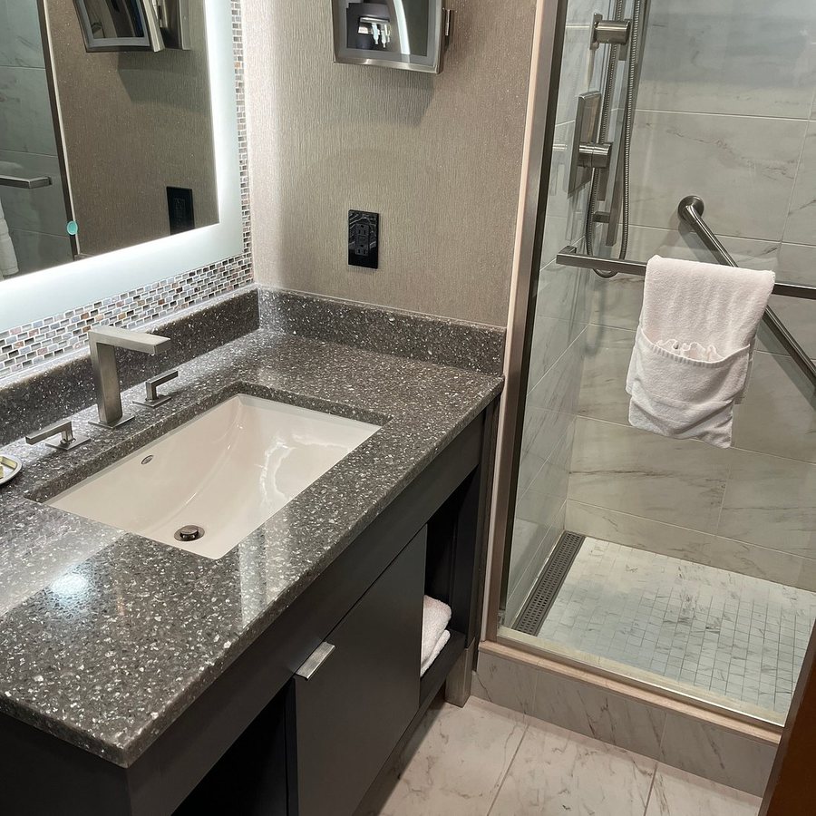 Soaring Eagle Lodge — Bathroom