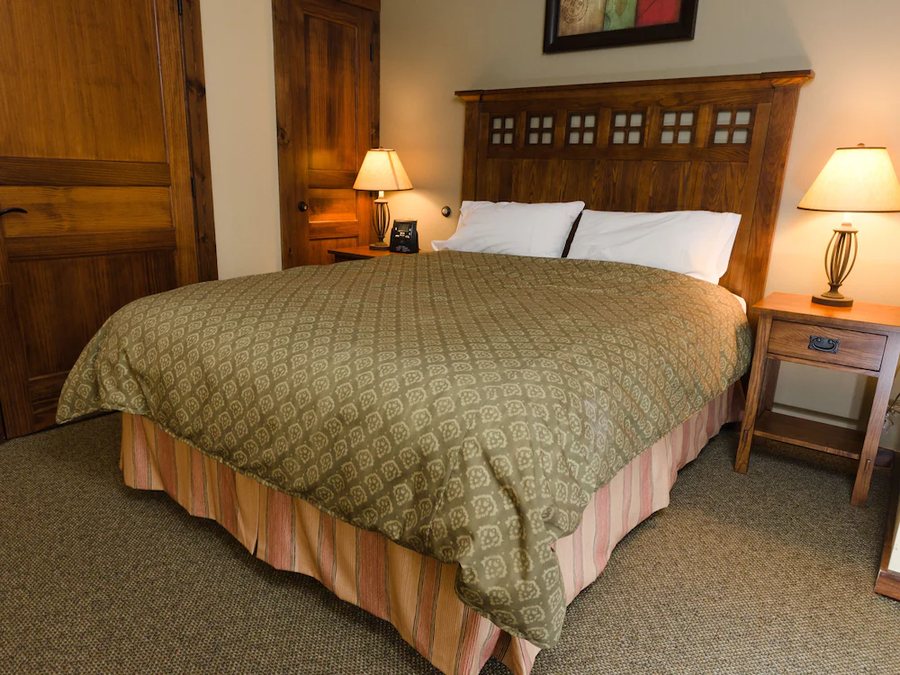 Soaring Eagle Lodge — Guest room