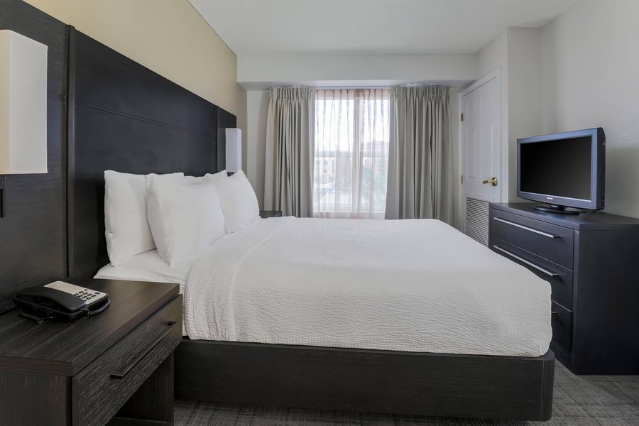 SoBe Five Points Apartments — Guest room