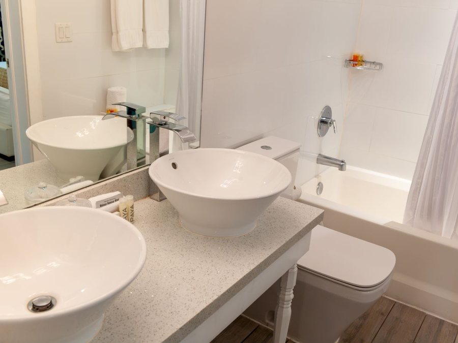 Sobe Ocean Drive Suites Miami Beach Florida — Bathroom