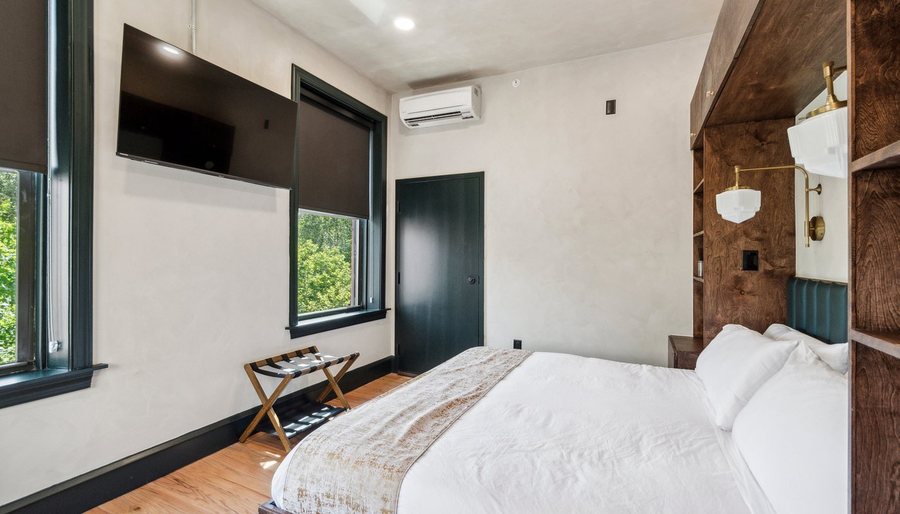Society Hill Hotel — Guest room