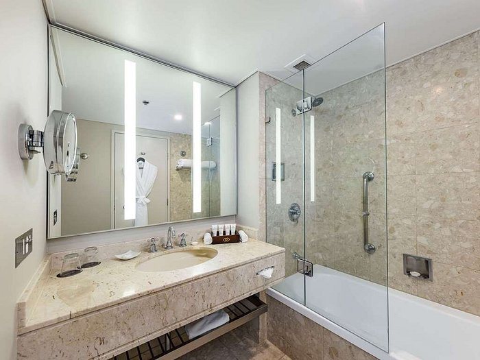 Sofitel Brisbane Central — Bathroom