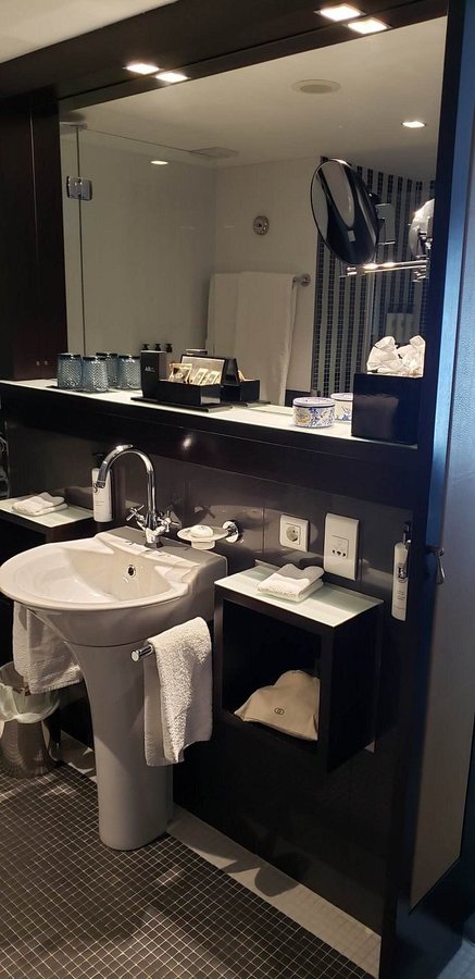 Sofitel Lisbon Liberdade — Bathroom