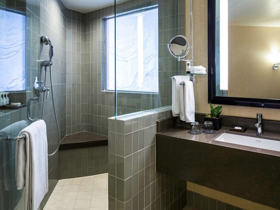 Sofitel Los Angeles at Beverly Hills Los Angeles California — Bathroom
