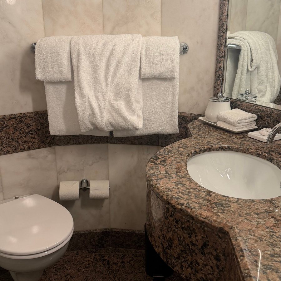 Sofitel Sydney Wentworth — Bathroom