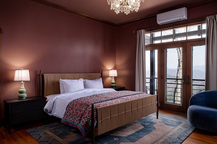 SoHum Mountain Healing Resort — Guest room