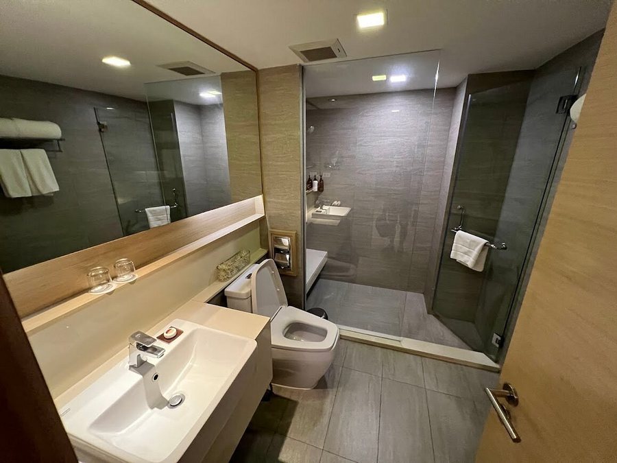 Solitaire Bangkok — Bathroom
