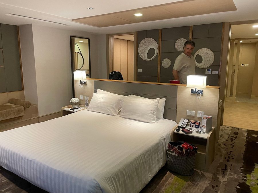 Solitaire Bangkok — Guest room