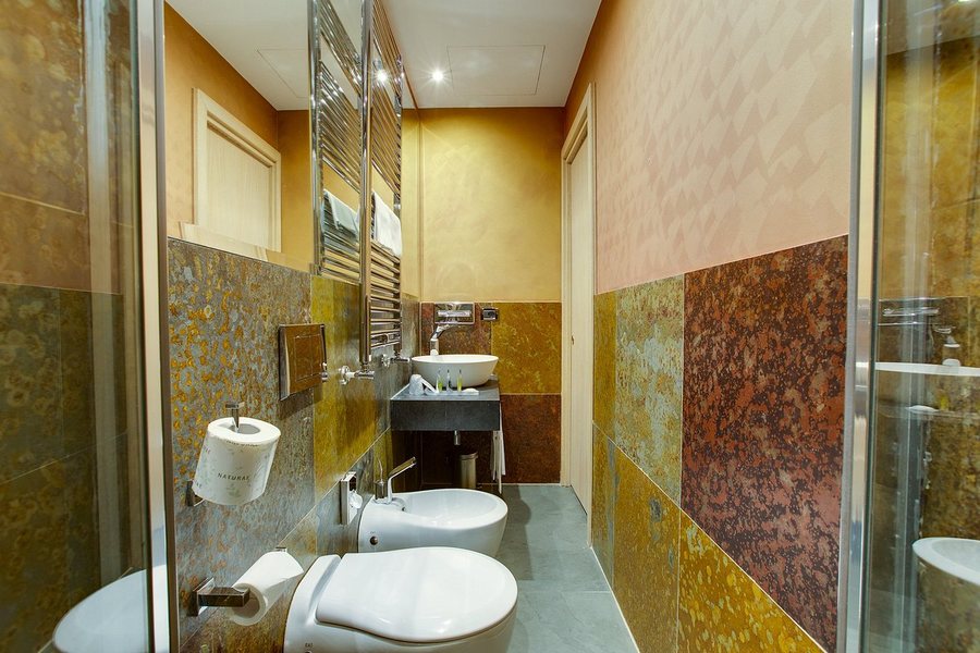Solo Experience Hotel — Bathroom