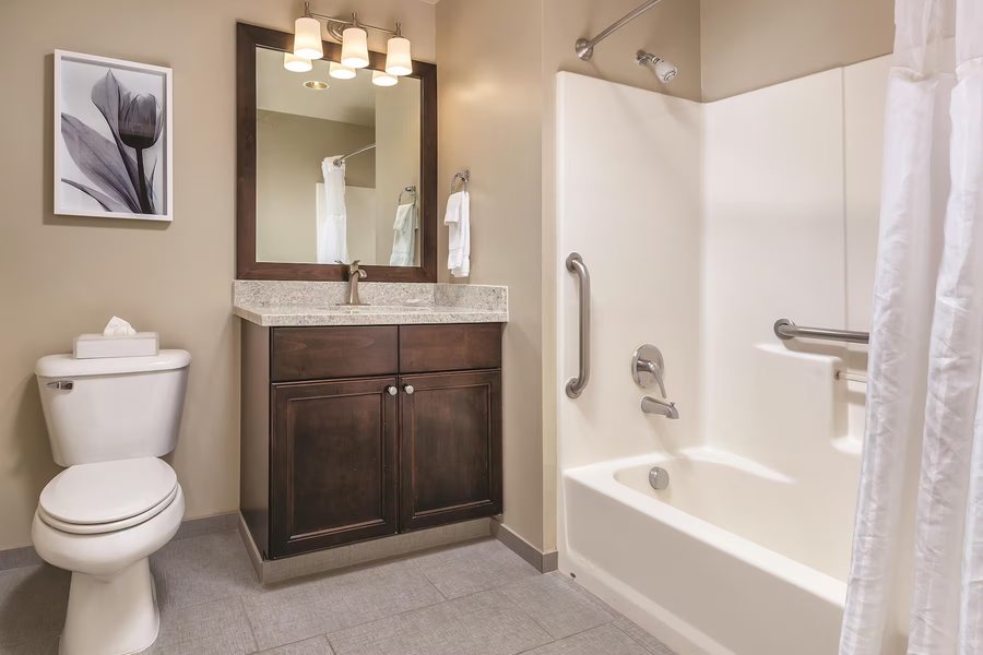 Solvang Inn And Cottages — Bathroom