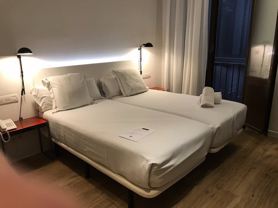 Som Nit Born Barcelona Catalonia — Guest room