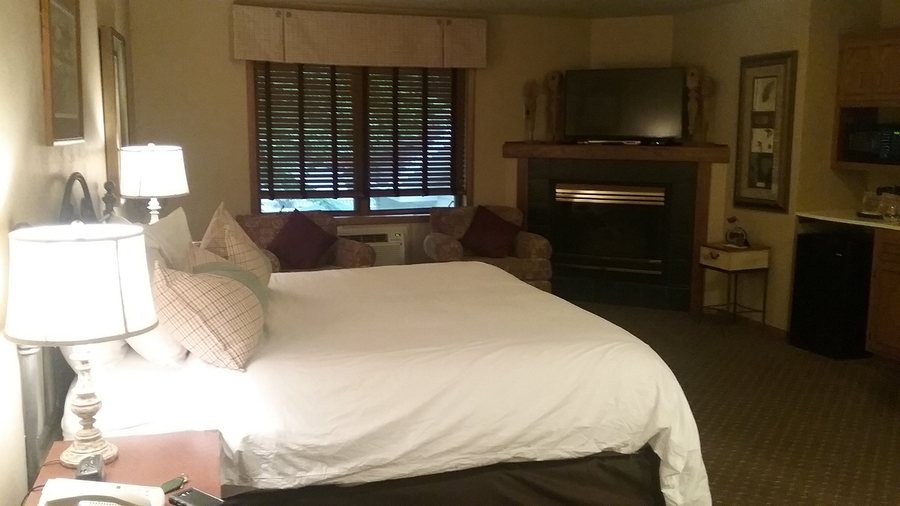 Somerset Inn Suites — Guest room