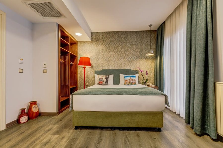 Sometimes Hotel Istanbul — Guest room