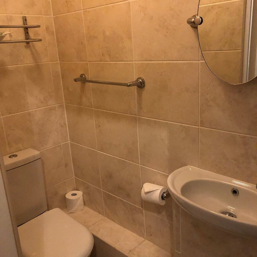 Sonas Guest House — Bathroom