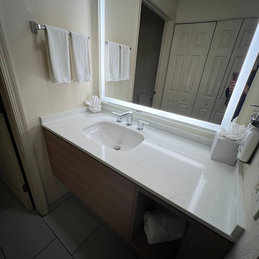 Sonesta ES Suites Allentown Bethlehem Airport — Bathroom