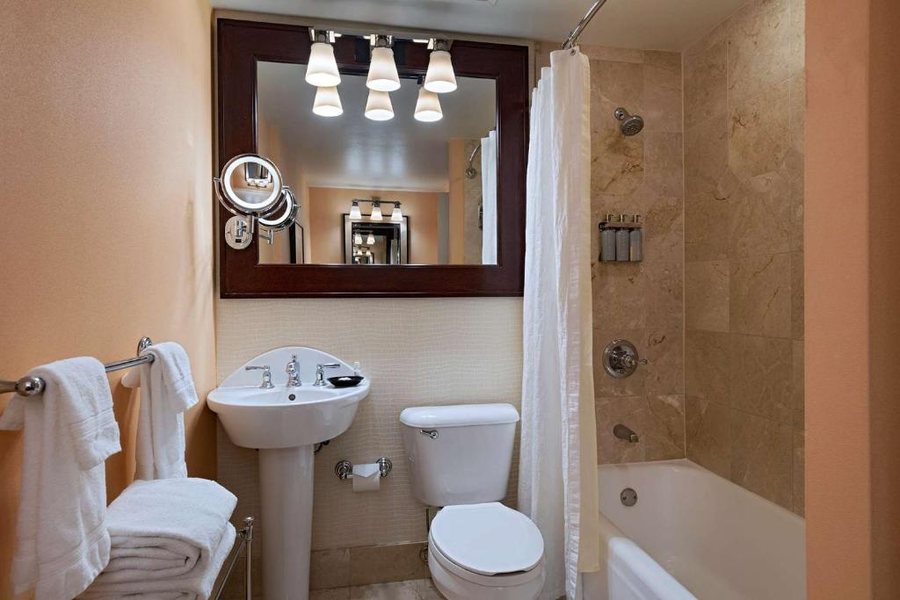 Sonesta Es Suites Austin The Domain Area — Bathroom