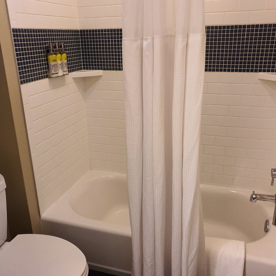 Sonesta Es Suites Chatsworth Los Angeles California — Bathroom