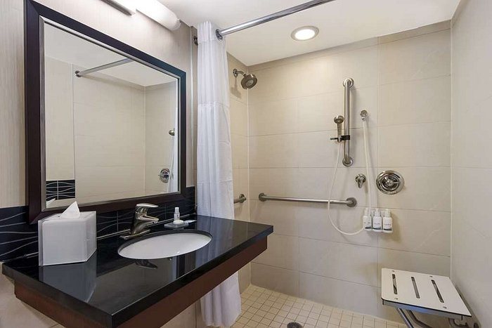 Sonesta ES Suites Chicago Downtown Magnificent Mile Medical Chicago Illinois — Bathroom
