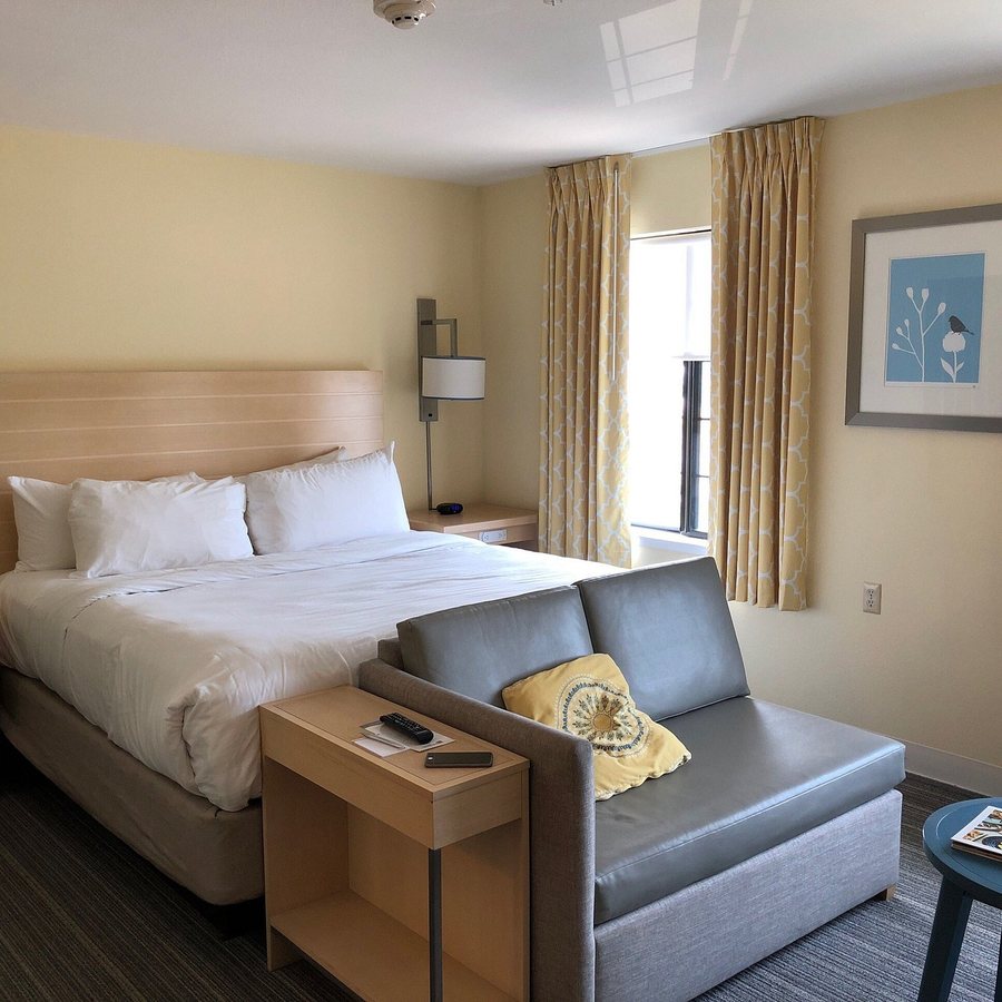 Sonesta ES Suites Detroit Warren — Guest room