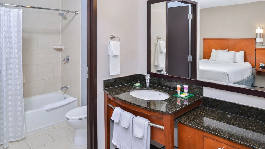 Sonesta Es Suites Dulles Airport — Bathroom