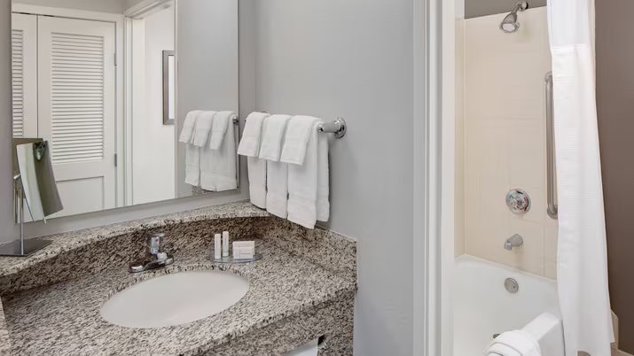 Sonesta ES Suites Fort Worth Fossil Creek — Bathroom