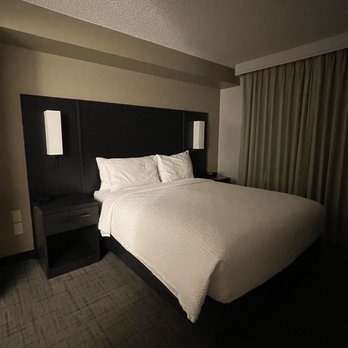 Sonesta ES Suites Fresno — Guest room