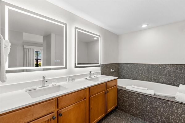 Sonesta Es Suites Goodyear — Bathroom