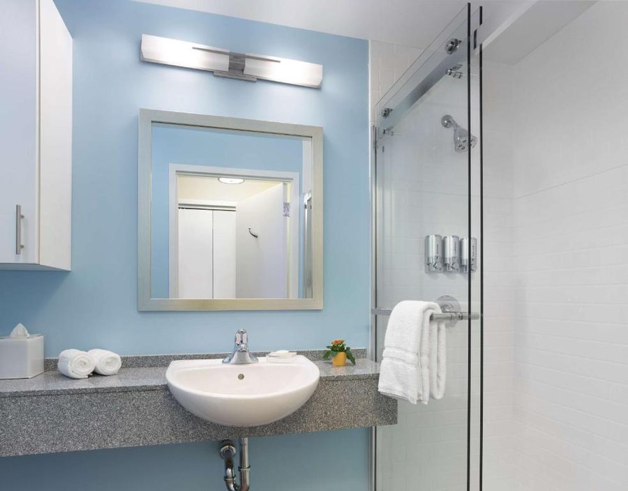 Sonesta ES Suites New Orleans Downtown — Bathroom