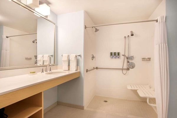 Sonesta ES Suites Parsippany Morris Plains — Bathroom