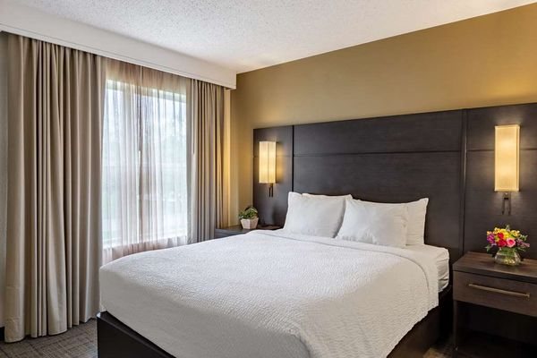 Sonesta ES Suites Parsippany Morris Plains — Guest room