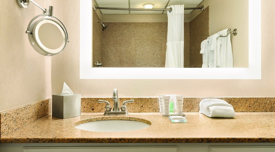 Sonesta ES Suites Providence Airport — Bathroom