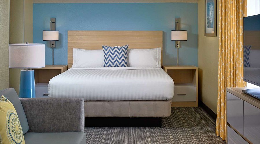 Sonesta ES Suites Providence Airport — Guest room