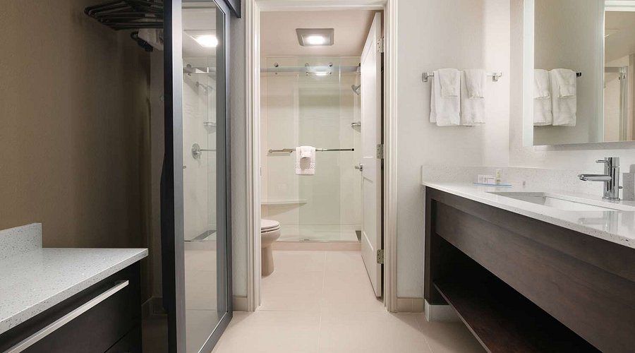 Sonesta ES Suites Tempe — Bathroom