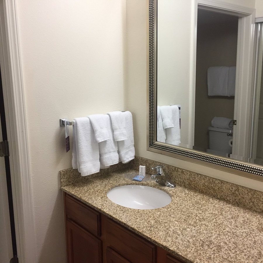 Sonesta Essential Augusta Augusta Georgia — Bathroom