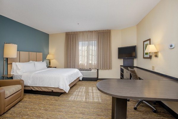 Sonesta Essential Hotels Overland Park — Guest room