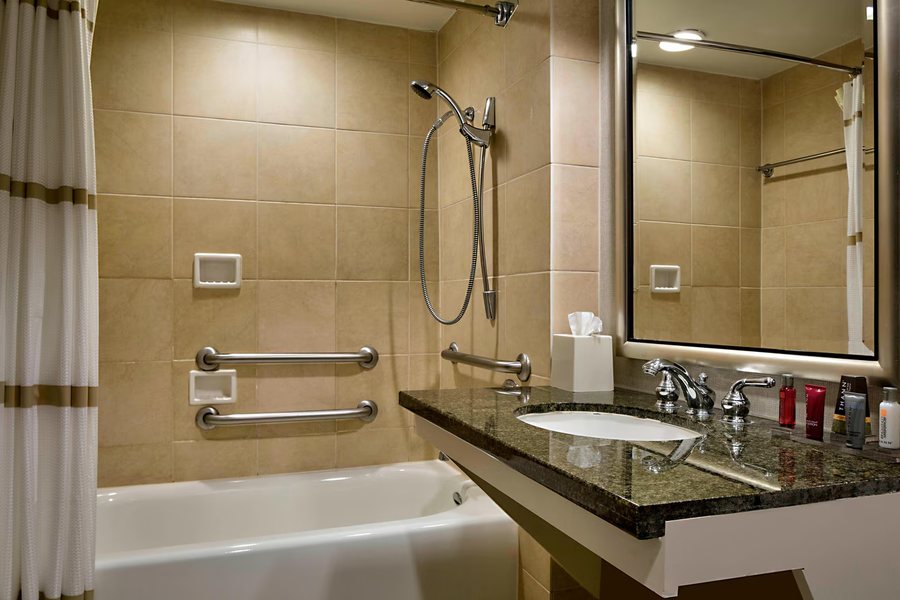 Sonesta Essential Houston Westchase — Bathroom