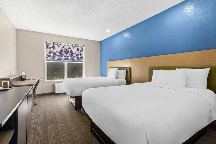 Sonesta Essential IAH Airport JFK Boulevard — Guest room