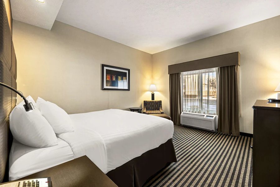 Sonesta Essential Indianapolis Airport — Guest room