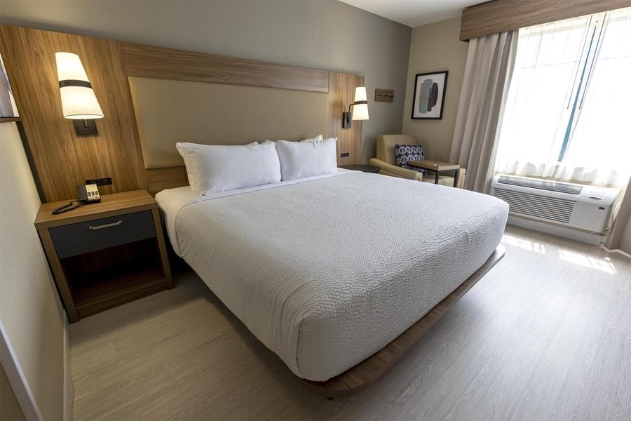 Sonesta Essential La Porte — Guest room