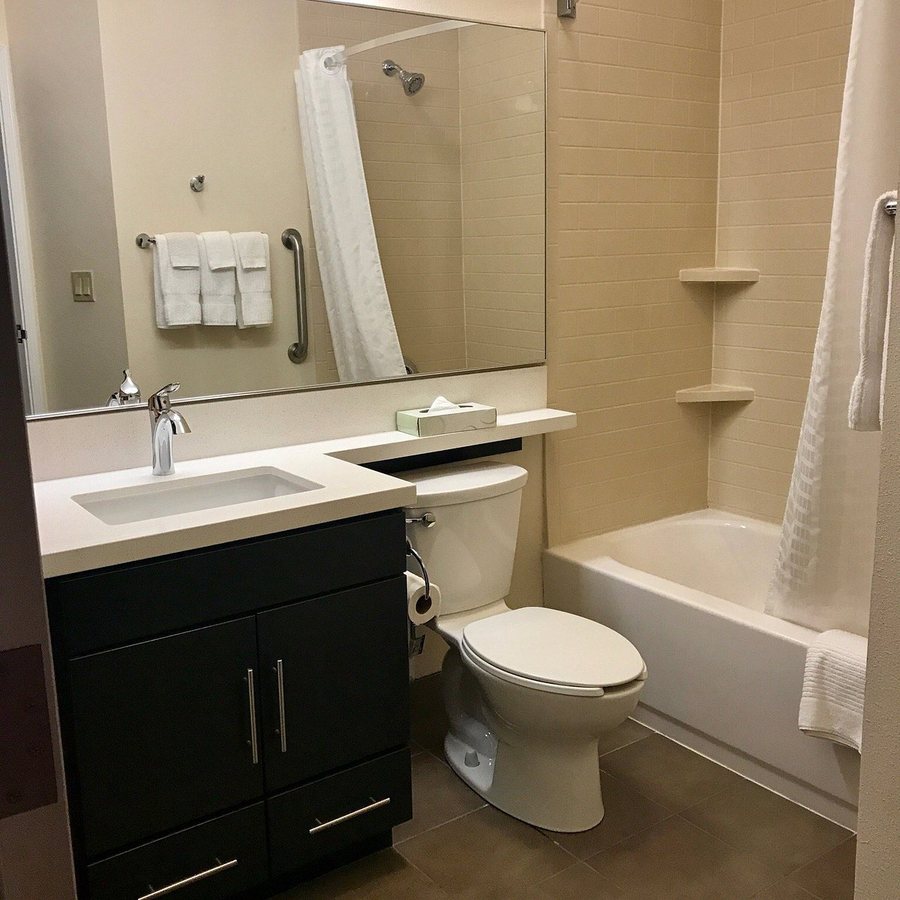 Sonesta Essential Morgantown — Bathroom