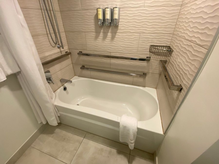 Sonesta Fort Lauderdale Beach — Bathroom