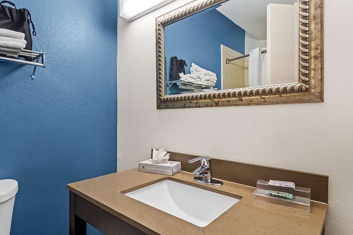 Sonesta Hotel Houston IAH Airport — Bathroom