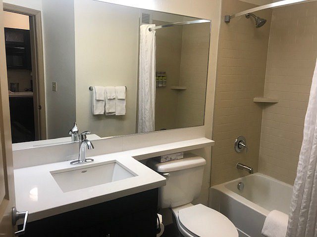 Sonesta Miami Airport Miami Florida — Bathroom