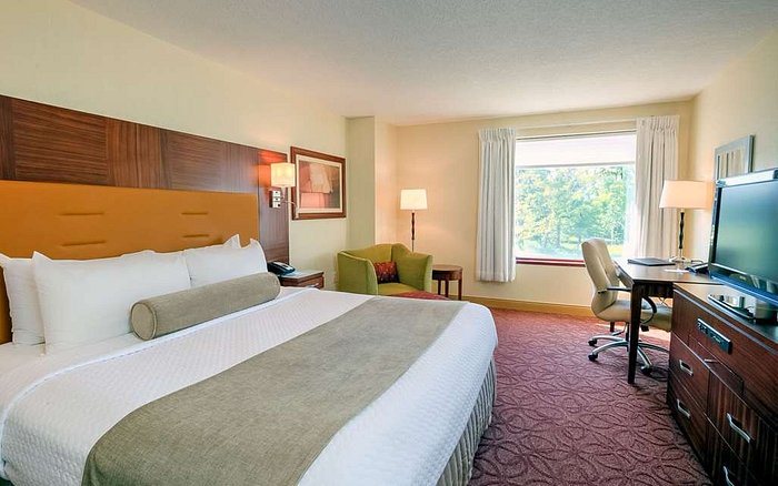 Sonesta Milwaukee West Wauwatosa — Guest room