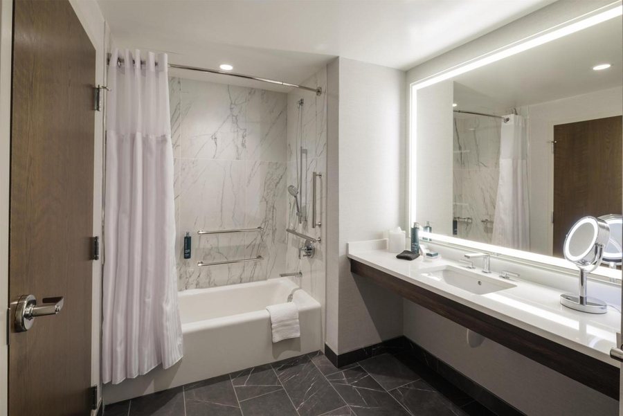 Sonesta Select Arlington Rosslyn — Bathroom