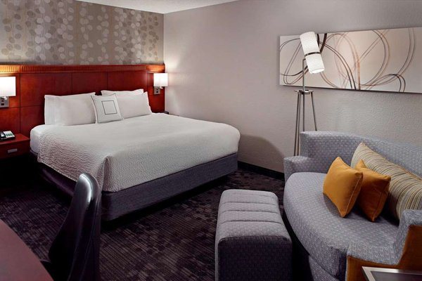 Sonesta Select Atlanta Cumberland Galleria Ballpark — Guest room
