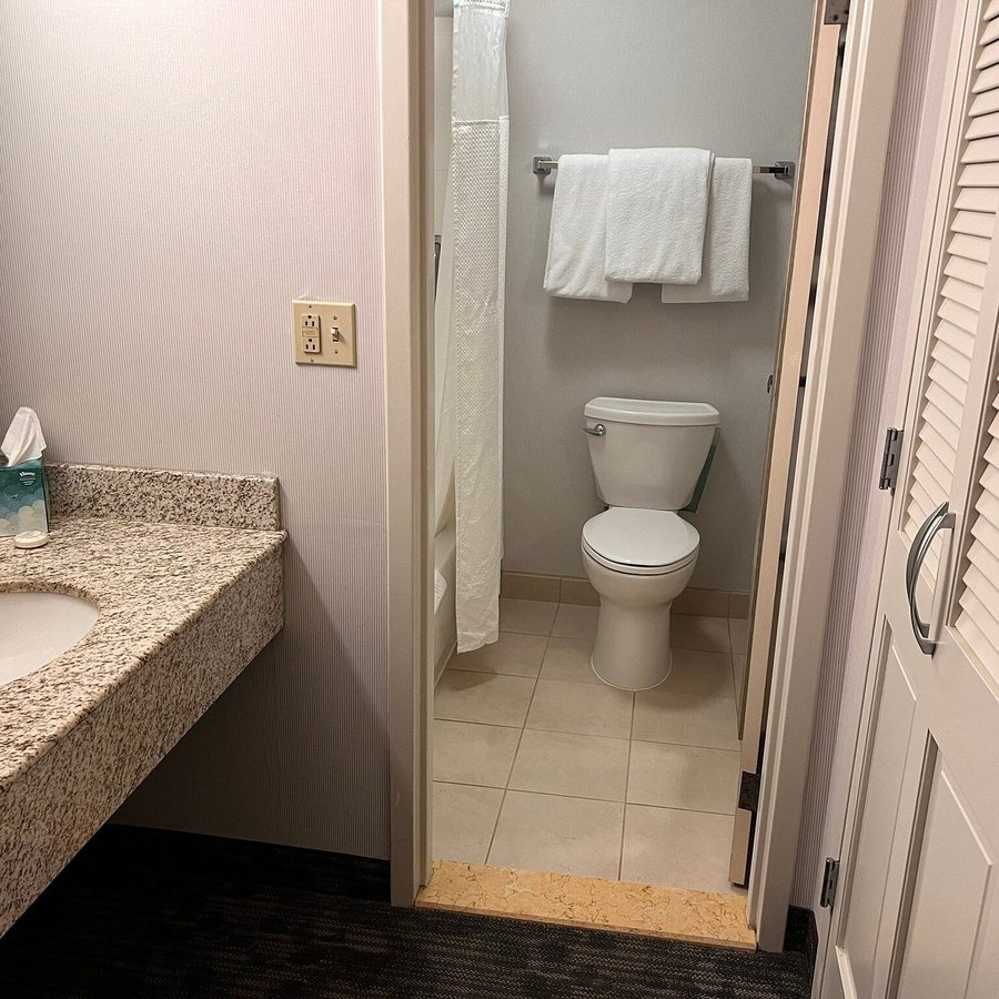 Sonesta Select Kansas City Airport Tiffany Springs — Bathroom