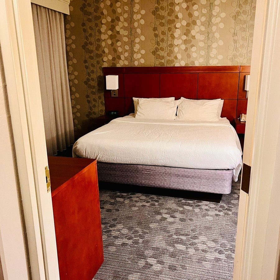 Sonesta Select Kansas City Airport Tiffany Springs — Guest room
